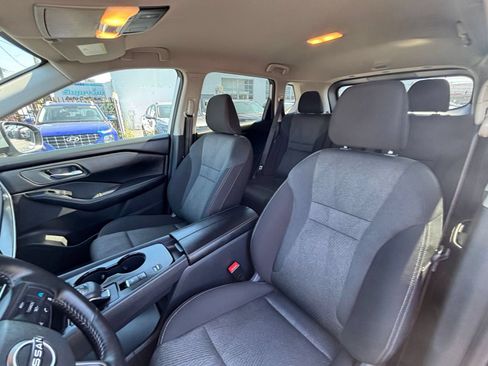 Used 2025 Nissan Rogue SV FWD image 38