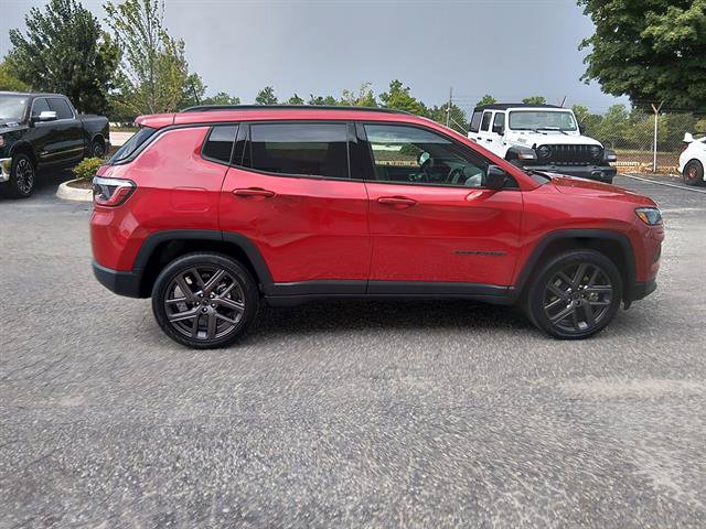 Certified 2026 Jeep Compass Latitude AWD/4WD image 2