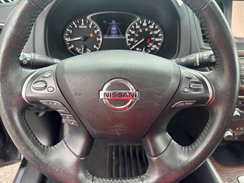 Used 2017 Nissan Pathfinder Platinum w/ Family Entertainment Package FWD image 25