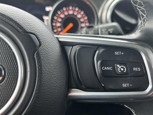 Used 2018 Jeep Wrangler Unlimited Sahara image 23