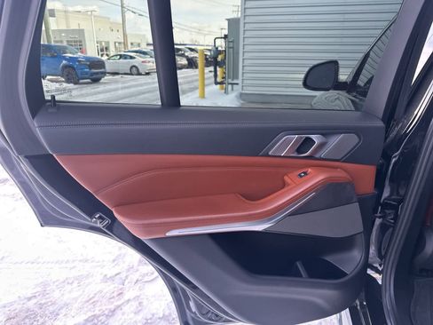 Used 2019 BMW X5 xDrive50i w/ M Sport Package image 21