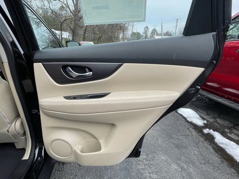 Used 2016 Nissan Rogue S image 25