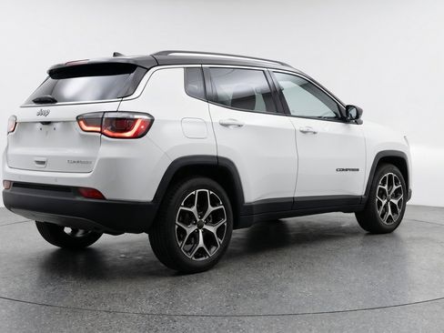 Used 2025 Jeep Compass Limited AWD/4WD image 9
