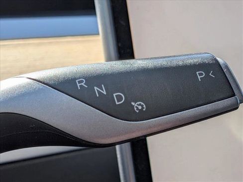 Used 2022 Tesla Model Y Long Range image 13