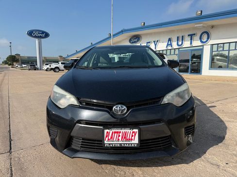 Used 2015 Toyota Corolla LE FWD image 2