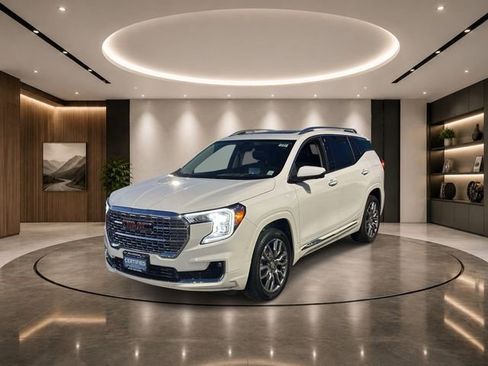 Certified 2024 GMC Terrain Denali w/ Denali Premium Package AWD/4WD image 4