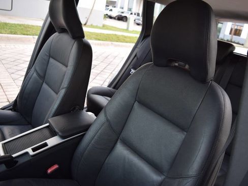 Used 2011 Volvo V50 T5 image 39