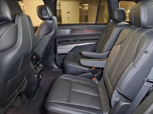 New 2027 Cadillac Vistiq Luxury AWD/4WD image 12