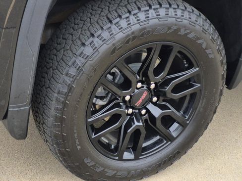 Used 2025 GMC Sierra 1500 Elevation w/ Elevation Premium Package image 7