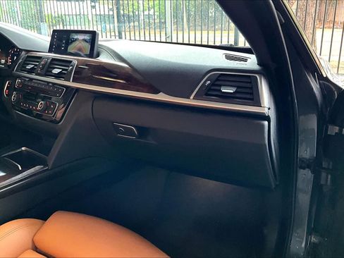 Used 2019 BMW 440i xDrive Convertible w/ M Sport Package image 17