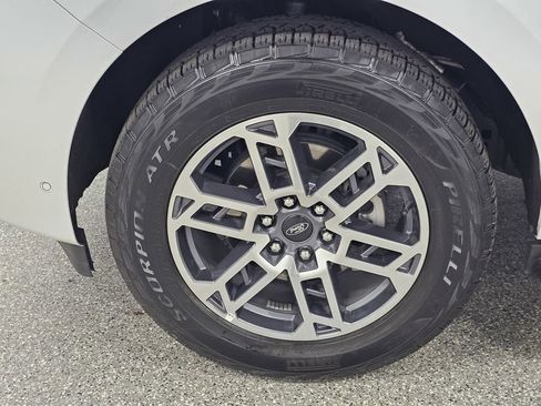 Used 2025 Ford Expedition Active AWD/4WD image 8