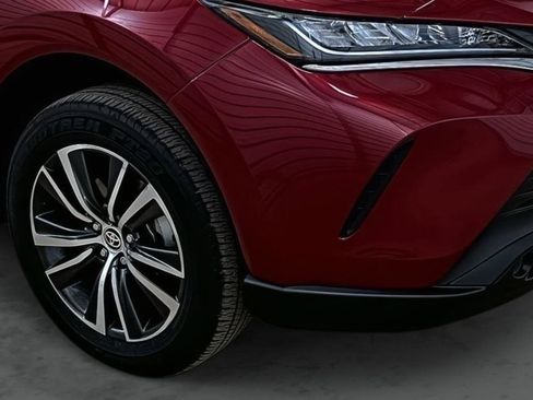 Used 2021 Toyota Venza LE image 14