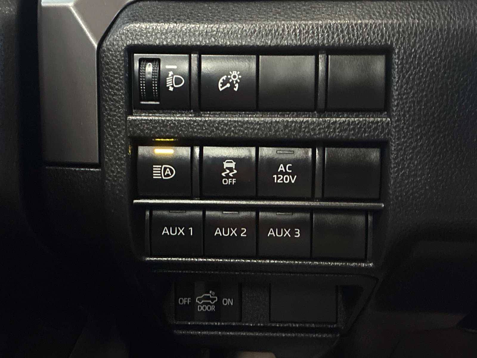 Used 2025 Toyota Tacoma TRD Off-Road w/ TRD Off Road Upgrade Package AWD/4WD image 17