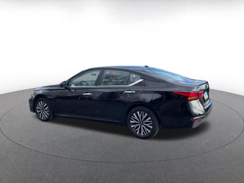 Used 2025 Nissan Altima 2.5 SV image 10