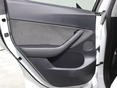 Used 2022 Tesla Model Y Performance image 19