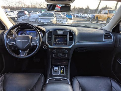 Used 2020 Chrysler 300 Limited image 2