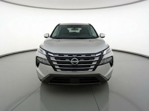 Used 2025 Nissan Rogue SV image 2