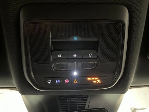 Used 2024 Chevrolet Blazer EV LT AWD/4WD image 9