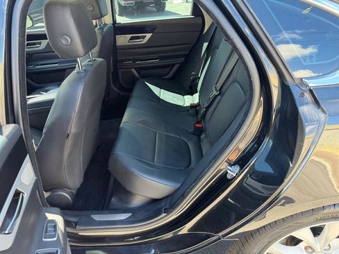 Used 2018 Jaguar XF Premium RWD image 30