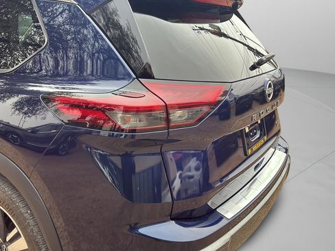 Used 2024 Nissan Rogue SL w/ SL Premium Package image 40