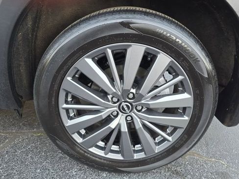 Certified 2024 Nissan Pathfinder SL w/ SL Premium Package FWD image 18