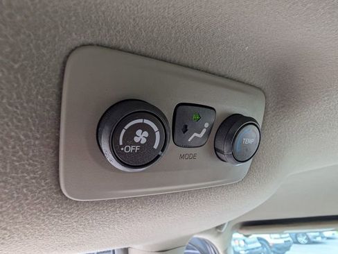 Used 2012 Toyota Sienna LE FWD image 11