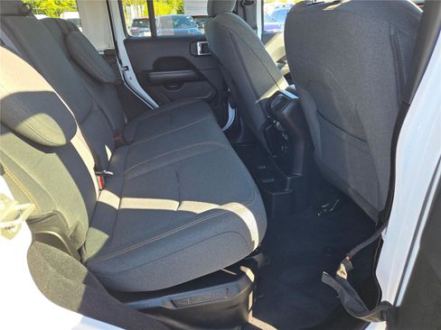 Used 2024 Jeep Wrangler Sahara image 9