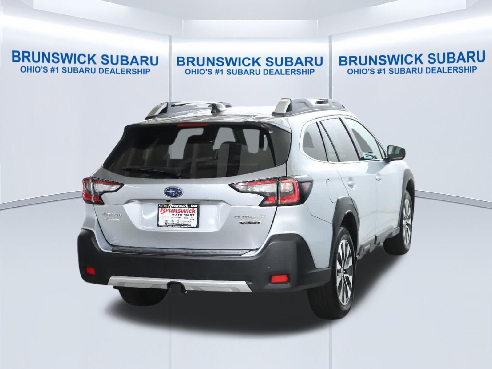 Certified 2025 Subaru Outback Touring w/ Tech Package 3 AWD/4WD image 46