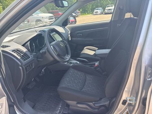 Used 2026 Mitsubishi Outlander Sport ES AWD/4WD image 5