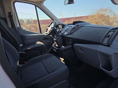 Used 2019 Ford Transit 150 XLT image 9