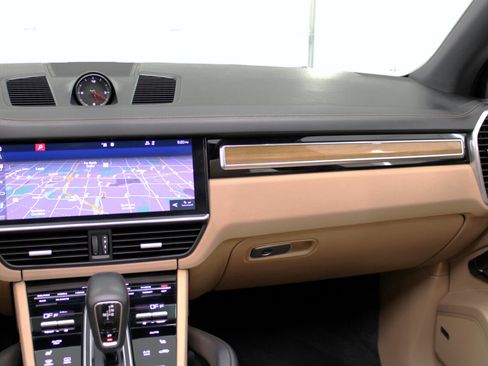 Used 2019 Porsche Cayenne image 56