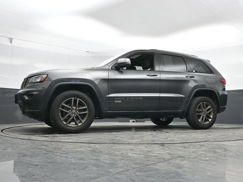 Used 2016 Jeep Grand Cherokee Laredo 75th Anniversary image 36