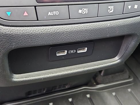 Certified 2023 Honda Pilot Touring image 23