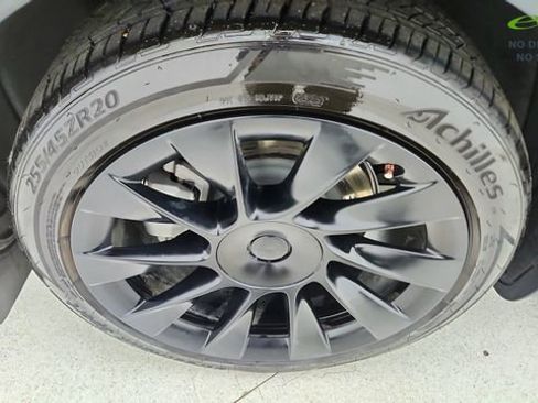 Used 2023 Tesla Model Y Long Range AWD/4WD image 57
