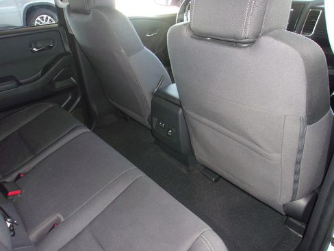 Used 2024 Nissan Frontier SV w/ SV Convenience Package image 23