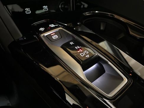 Used 2025 Audi Q5 Premium w/ Convenience Package image 55