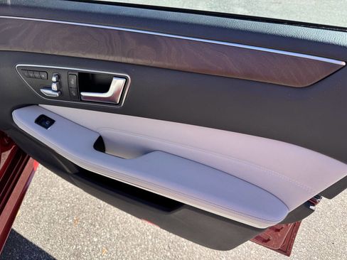 Used 2014 Mercedes-Benz E 350 4MATIC Wagon image 9