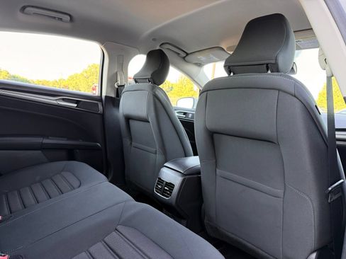 Used 2019 Ford Fusion SE FWD image 17