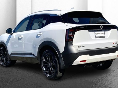 Used 2025 Nissan Kicks SR image 3