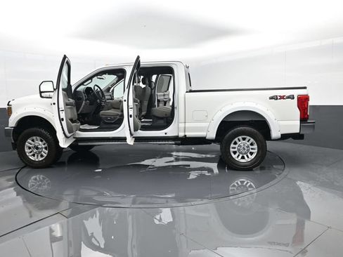 Used 2019 Ford F350 XLT w/ XLT Premium Package AWD/4WD image 29