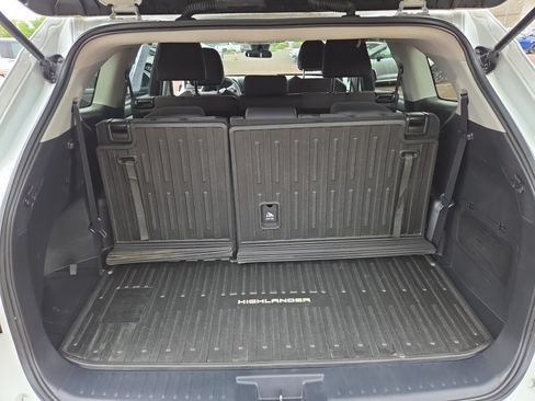 Used 2023 Toyota Highlander L FWD image 30