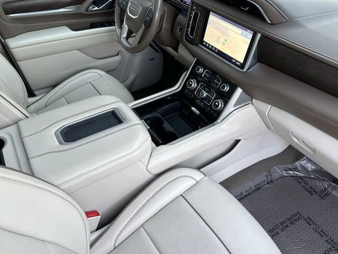 Used 2021 GMC Yukon XL Denali w/ Denali Premium Package image 19