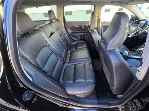 Used 2013 Volvo XC70 3.2 image 18