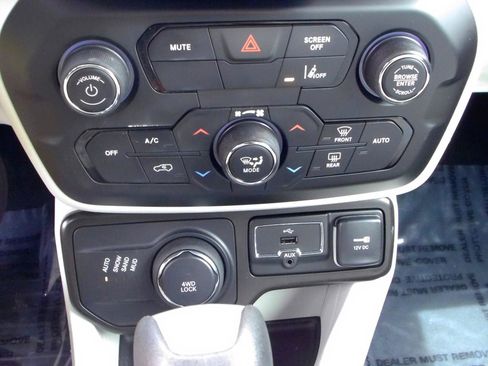 Used 2022 Jeep Renegade Latitude w/ Convenience Group AWD/4WD image 22