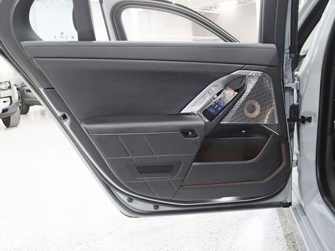 Used 2024 BMW i7 xDrive60 w/ Executive Package image 40