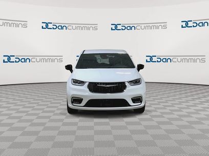 New 2026 Chrysler Pacifica Select
