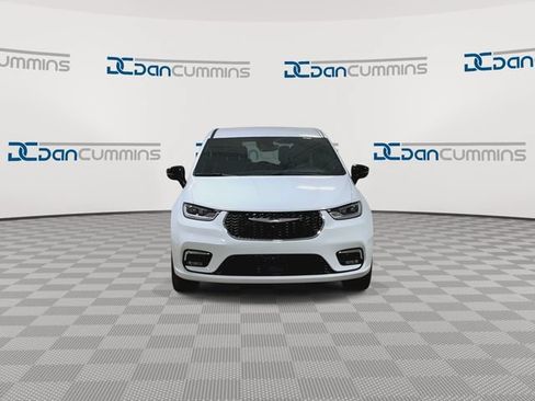 New 2026 Chrysler Pacifica Select AWD/4WD image 3