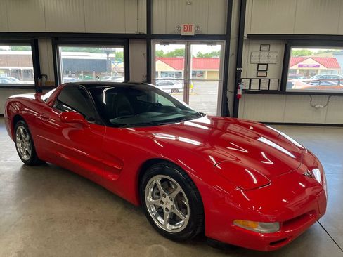 Used 2001 Chevrolet Corvette Coupe w/ Preferred Equipment Group2 RWD image 15
