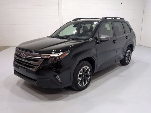 Used 2025 Subaru Forester Premium AWD/4WD image 8