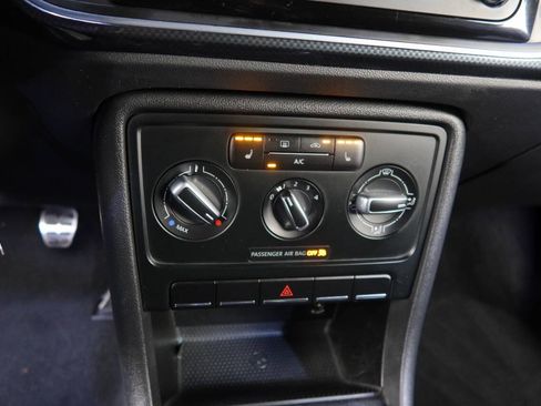 Used 2013 Volkswagen Beetle 2.0T image 24